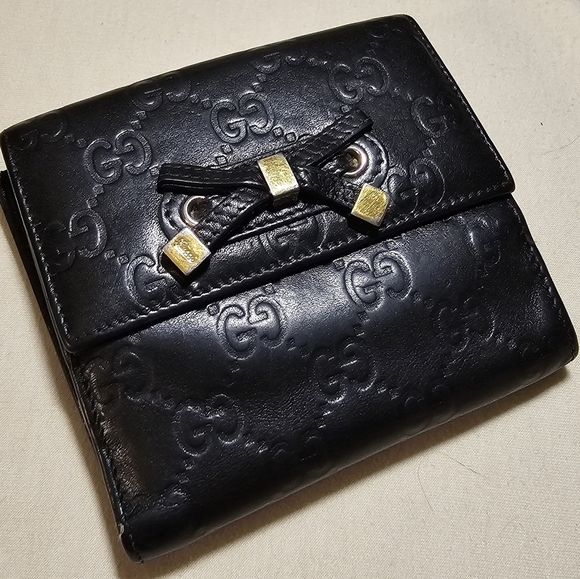Gucci Handbags - Authentic Gucci Black Leather Micrologo Bi-Fold Wallet Bow Snap Cash Vintage